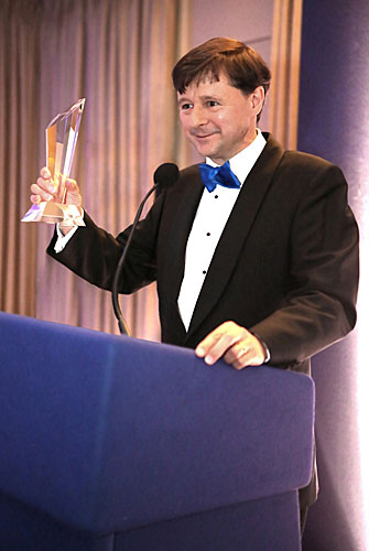 Christopher Nieper accepts his ECMOD Lifetime Achievement Award